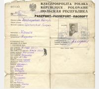 Польский паспорт, выданный в г. Кирове в 1942 г. ГАСПИ КО. Ф. Р-6799. Оп. 6. Д. СУ-7822. Л. 40.
