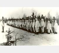 Подразделение лыжников 311 с.д. - участники освобождения железнодорожной станции Погостье Ленинградской области. 1943 г. Фото Д. Онохина